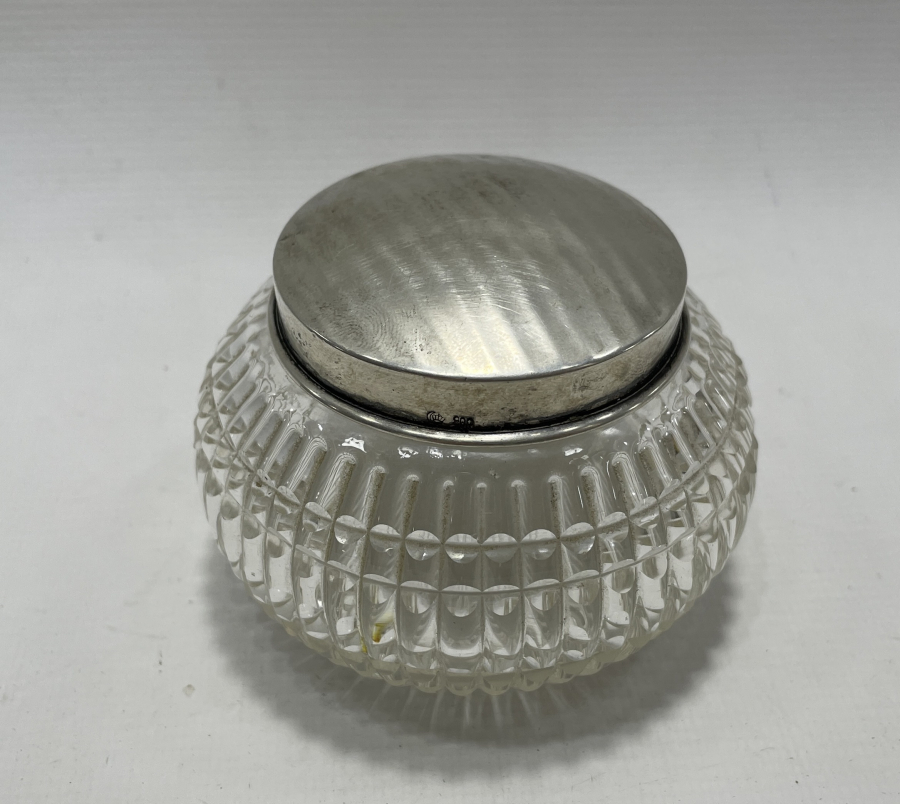 GÜMÜŞ KAPAKLI KRİSTAL KESME KAVANOZ