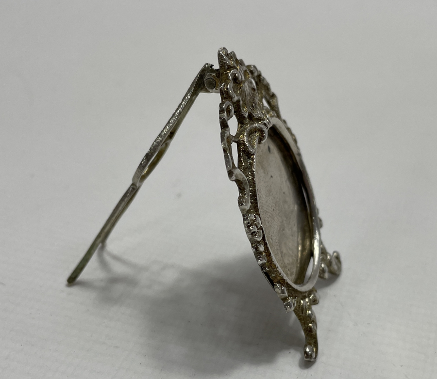 GÜMÜŞTEN MAMUL MASA ÜSTÜ RESİM ÇERÇEVESİ