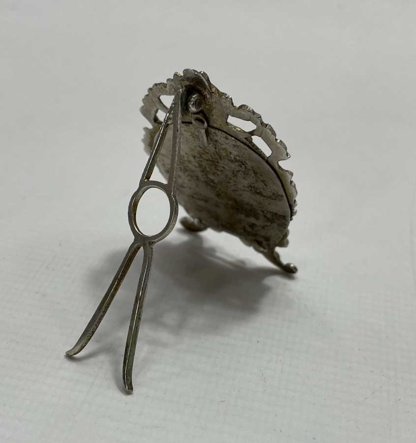 GÜMÜŞTEN MAMUL MASA ÜSTÜ RESİM ÇERÇEVESİ