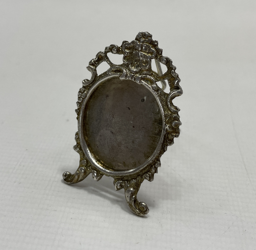 GÜMÜŞTEN MAMUL MASA ÜSTÜ RESİM ÇERÇEVESİ