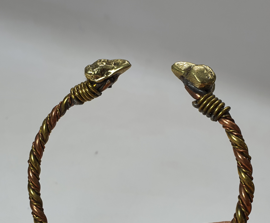 KOÇ BAŞI FİGÜRLÜ ANTİKA YEL BİLEZİĞİ