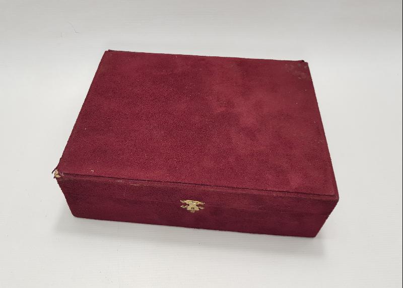 KUTUSUNDA BİR ÇİFT ROYAL KAHVE FİNCANI