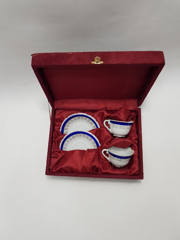 KUTUSUNDA BİR ÇİFT ROYAL KAHVE FİNCANI