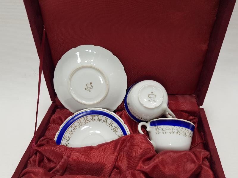 KUTUSUNDA BİR ÇİFT ROYAL KAHVE FİNCANI