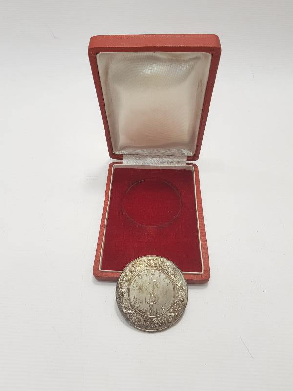 KUTUSUNDA ÇOK NADİR İŞ BANKASI GÜMÜŞ MADALYA - İLK KEZ GÖRÜLMEKTEDİR!