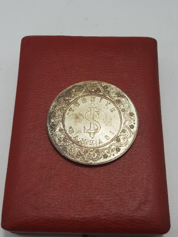 KUTUSUNDA ÇOK NADİR İŞ BANKASI GÜMÜŞ MADALYA - İLK KEZ GÖRÜLMEKTEDİR!