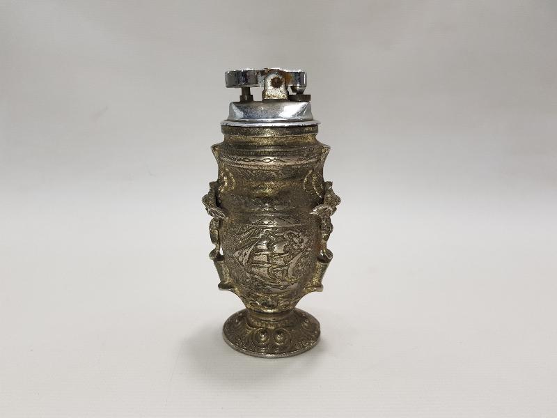 MELEKLER VE YELKENLİLERLE SÜSLÜ MASA ÜSTÜ ÇAKMAĞI 