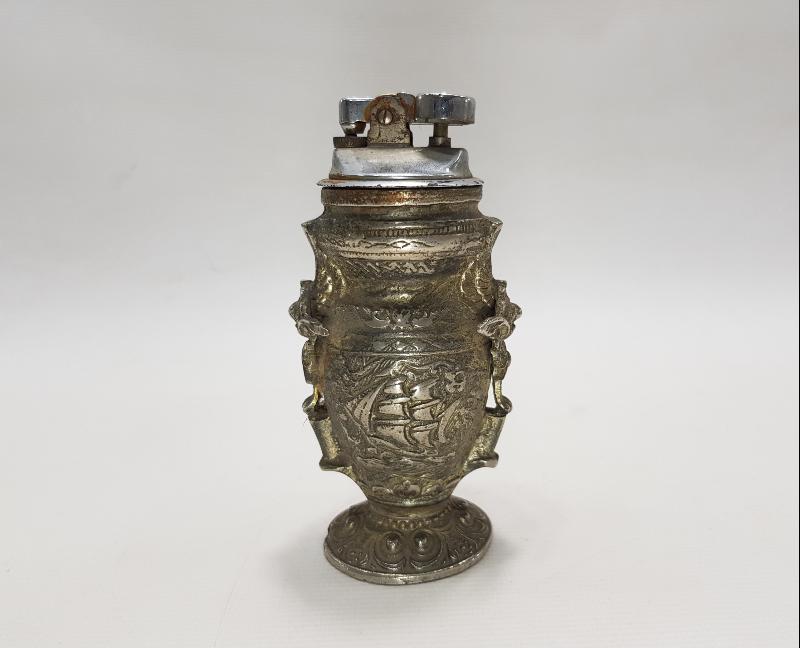 MELEKLER VE YELKENLİLERLE SÜSLÜ MASA ÜSTÜ ÇAKMAĞI 