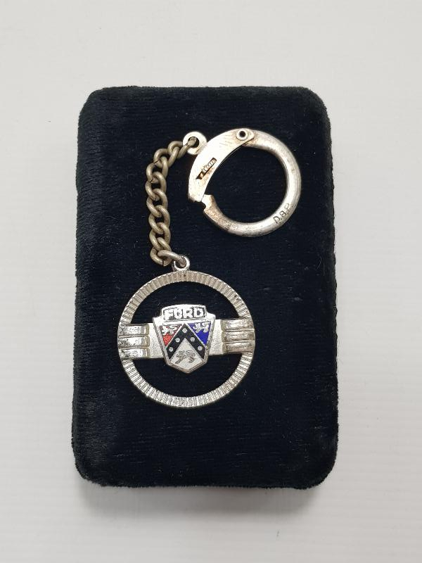 MİNELİ FORD ARABA ANAHTARLIĞI 