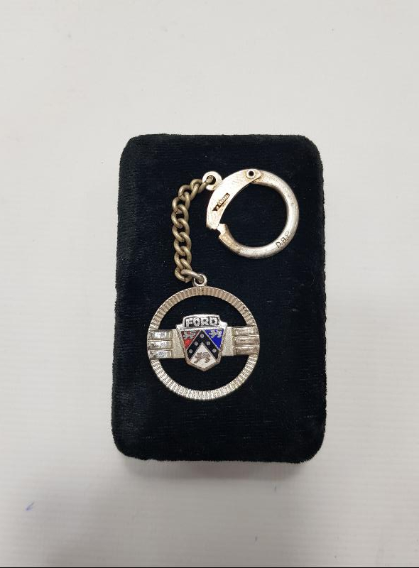 MİNELİ FORD ARABA ANAHTARLIĞI 