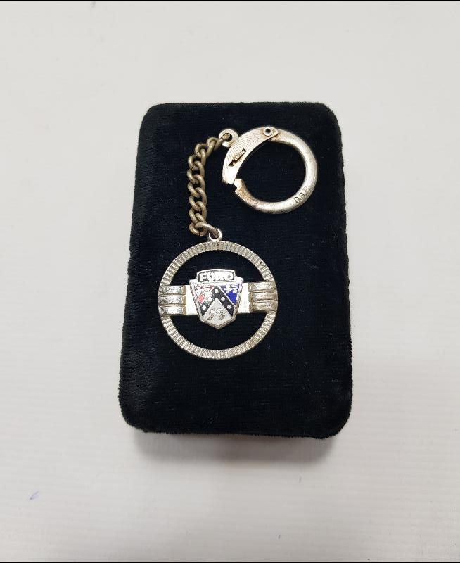 MİNELİ FORD ARABA ANAHTARLIĞI 