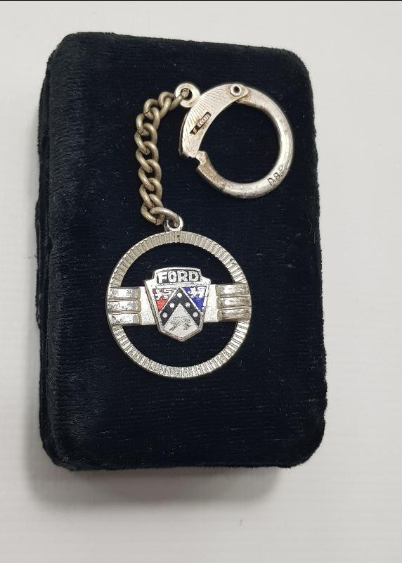 MİNELİ FORD ARABA ANAHTARLIĞI 