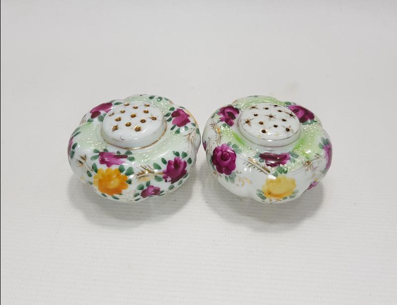 OSMANLI DÖNEMİ BİR ÇİFT EL BOYAMA PORSELEN TUZLUK BAHARATLIK 