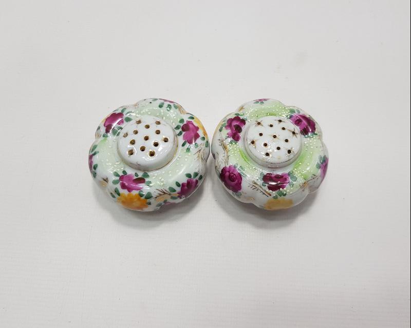 OSMANLI DÖNEMİ BİR ÇİFT EL BOYAMA PORSELEN TUZLUK BAHARATLIK 