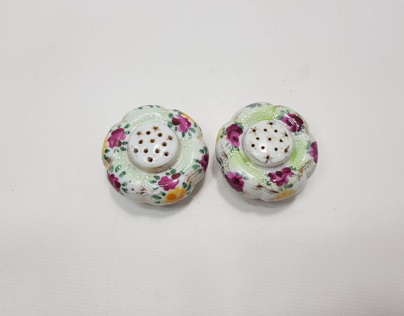 OSMANLI DÖNEMİ BİR ÇİFT EL BOYAMA PORSELEN TUZLUK BAHARATLIK 