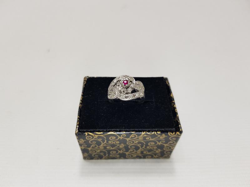 YAKUT TAŞLI PIRLANTA YÜZÜK