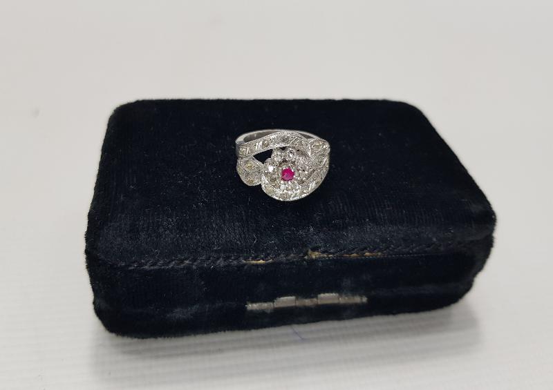 YAKUT TAŞLI PIRLANTA YÜZÜK