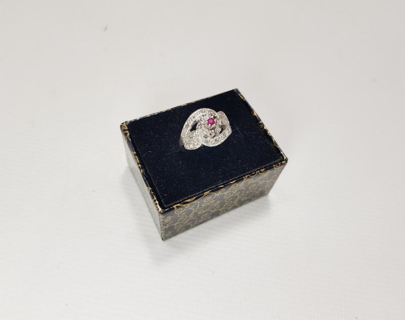 YAKUT TAŞLI PIRLANTA YÜZÜK