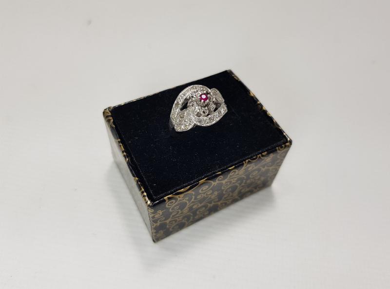 YAKUT TAŞLI PIRLANTA YÜZÜK