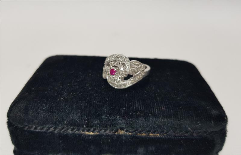 YAKUT TAŞLI PIRLANTA YÜZÜK