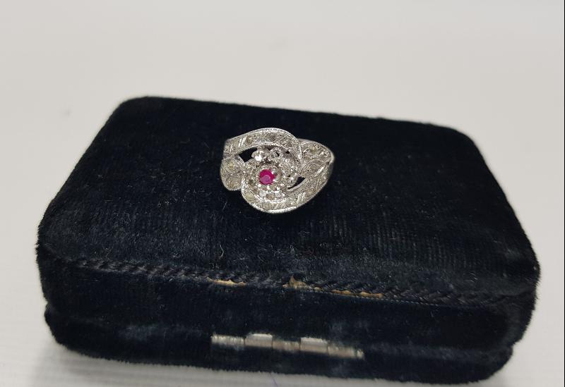 YAKUT TAŞLI PIRLANTA YÜZÜK