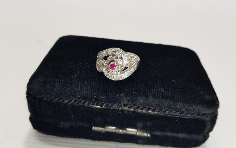 YAKUT TAŞLI PIRLANTA YÜZÜK