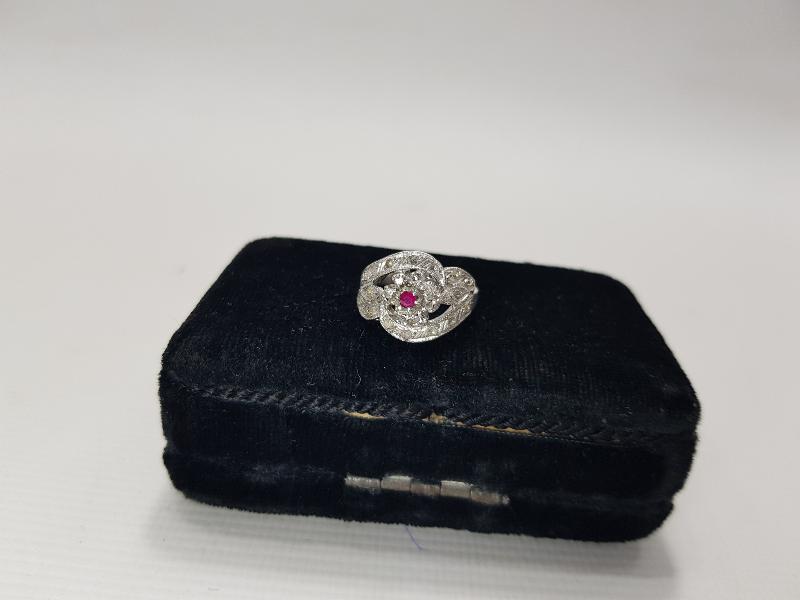 YAKUT TAŞLI PIRLANTA YÜZÜK