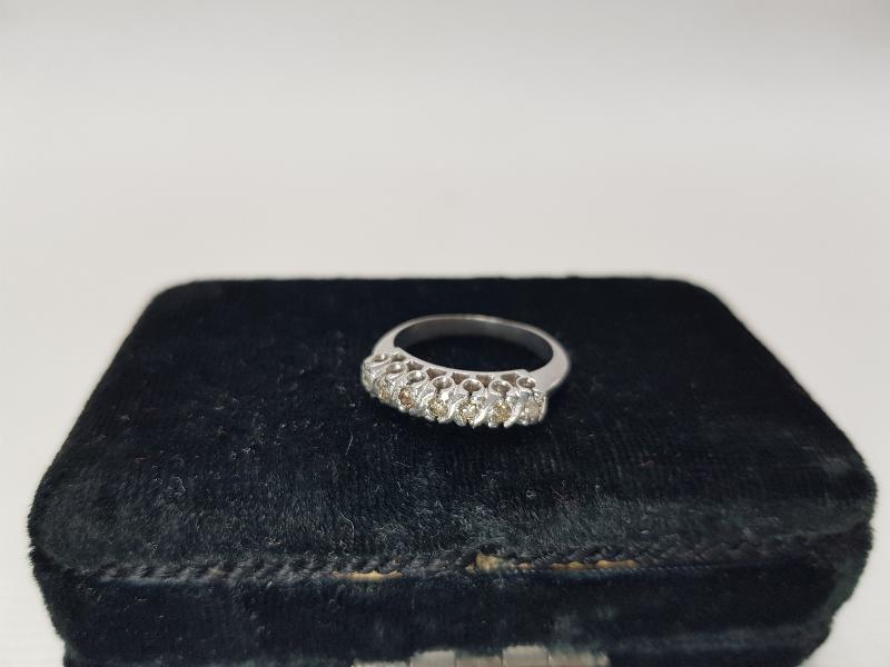 YEDİTAŞ PIRLANTA YÜZÜK