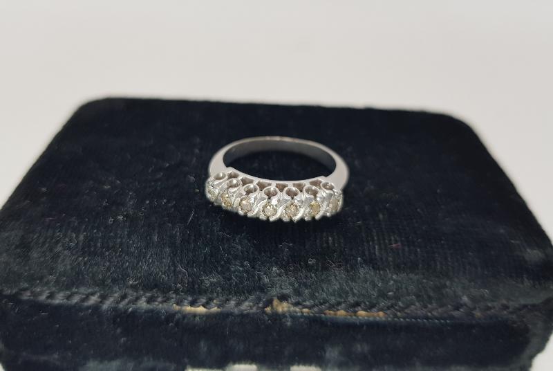 YEDİTAŞ PIRLANTA YÜZÜK