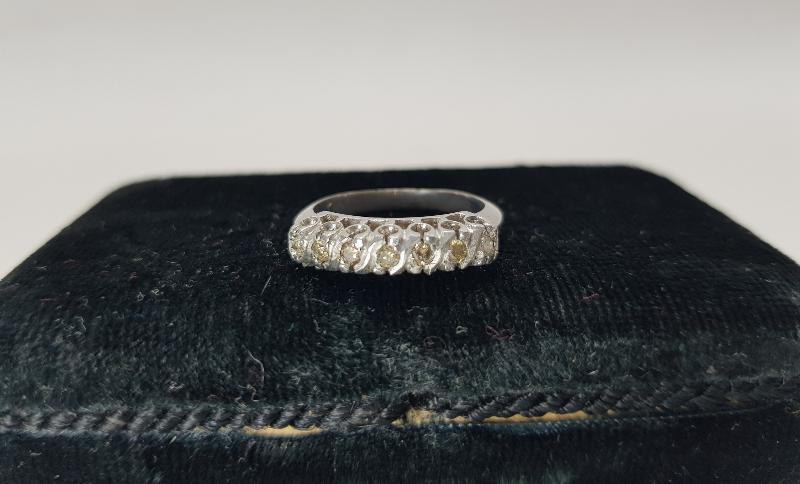 YEDİTAŞ PIRLANTA YÜZÜK