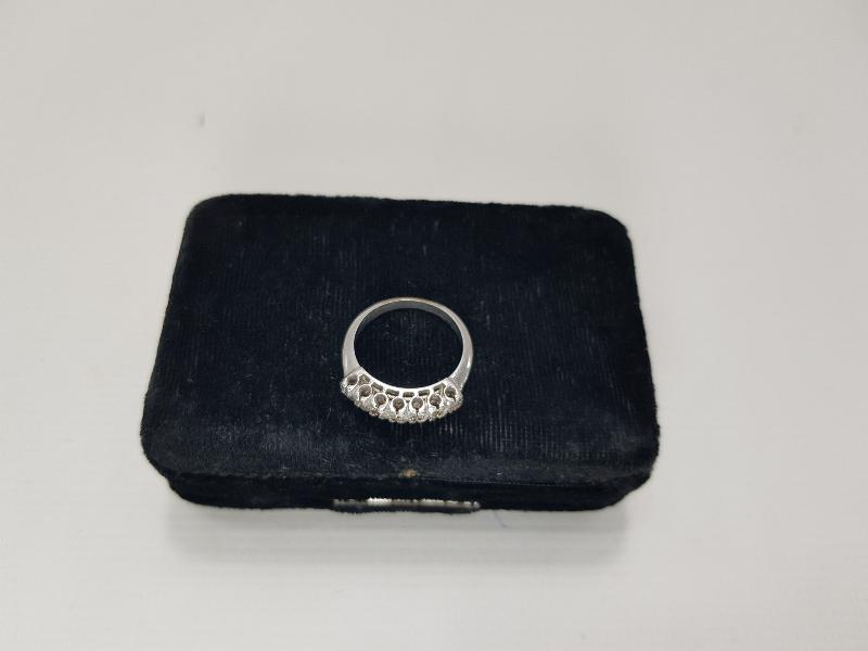 YEDİTAŞ PIRLANTA YÜZÜK