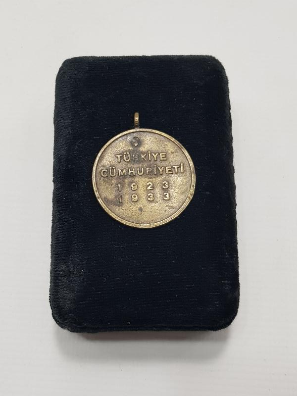 CUMHURİYETİN 10. YIL MADALYONU