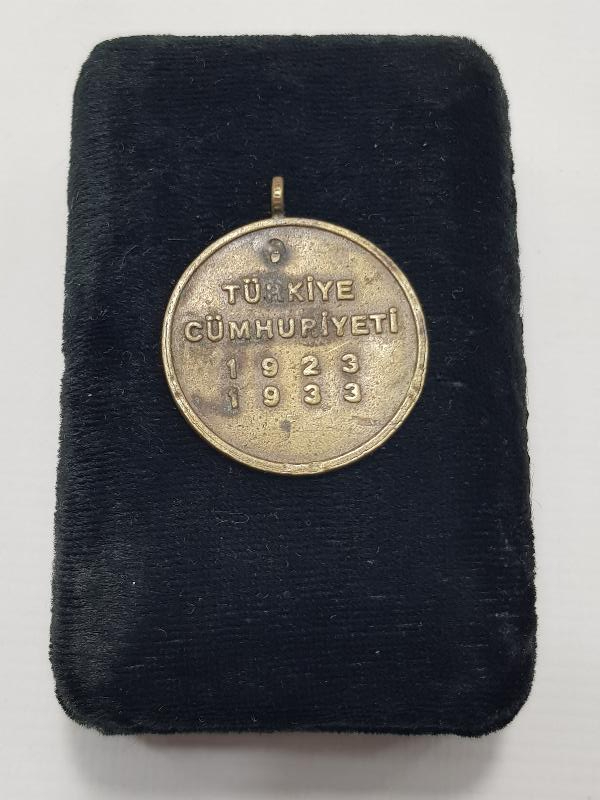 CUMHURİYETİN 10. YIL MADALYONU