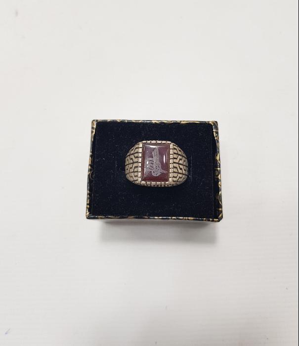 TUĞRALI AKİK TAŞLI GÜMÜŞ ERKEK YÜZÜK 