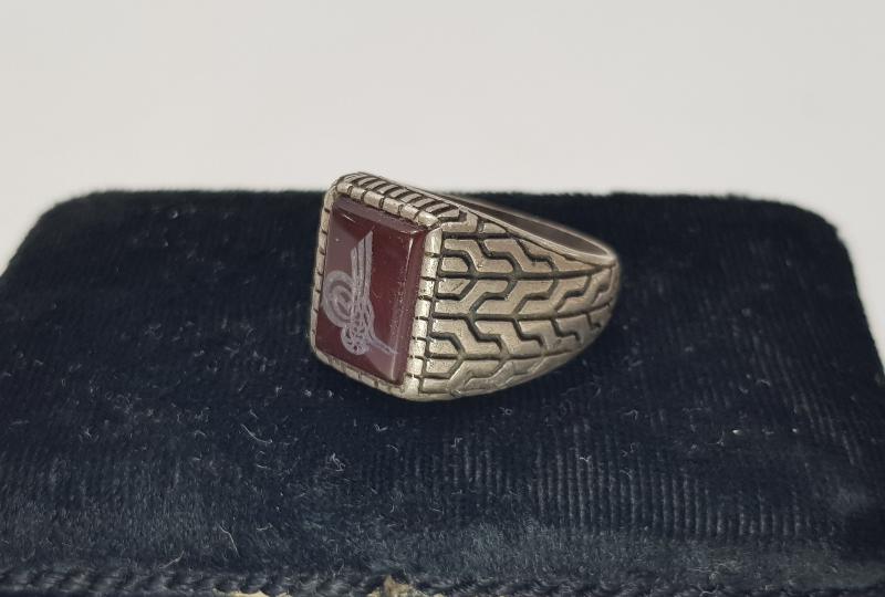 TUĞRALI AKİK TAŞLI GÜMÜŞ ERKEK YÜZÜK 