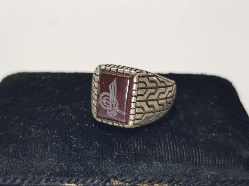 TUĞRALI AKİK TAŞLI GÜMÜŞ ERKEK YÜZÜK 