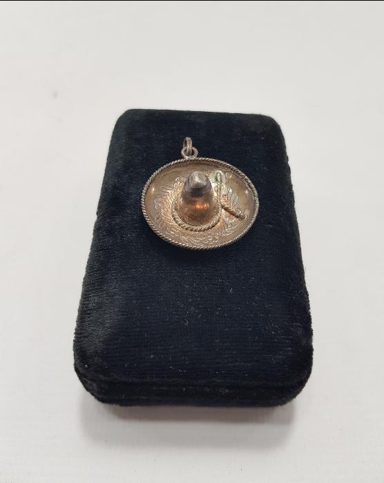 MEKSİKA ŞAPKASI FORMUNDA GÜMÜŞ KOLYE UCU 