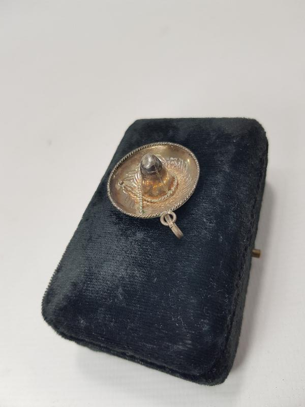 MEKSİKA ŞAPKASI FORMUNDA GÜMÜŞ KOLYE UCU 