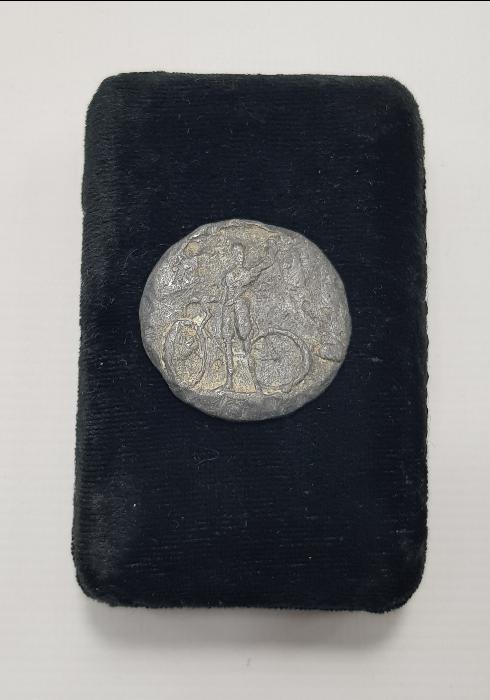 OSMANLI DÖNEMİ BİSİKLET TEMALI KURŞUN MADALYON 