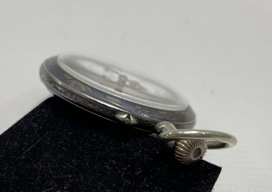 1900 BAŞLARI ÖZEL YAPIM SAVAT İŞÇİLİKLİ KURMALI CEP SAATİ