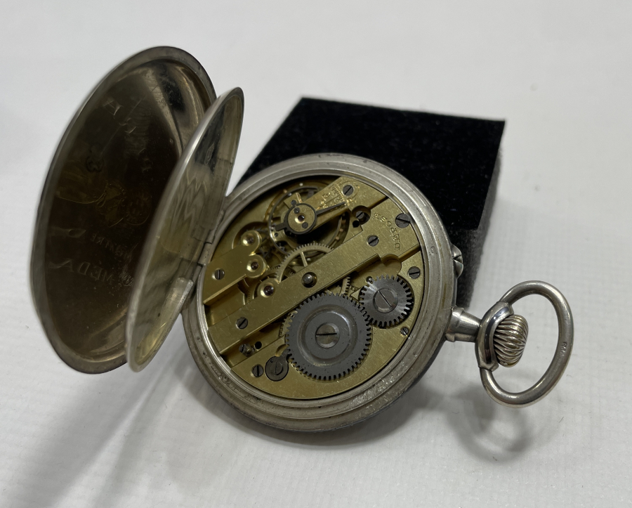 1900 BAŞLARI ÖZEL YAPIM SAVAT İŞÇİLİKLİ KURMALI CEP SAATİ