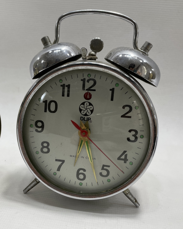 2 ADET ANTİKA KURMALI MASA SAATİ