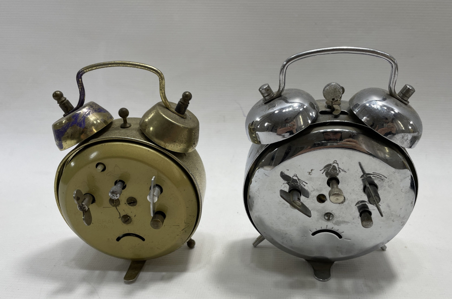 2 ADET ANTİKA KURMALI MASA SAATİ