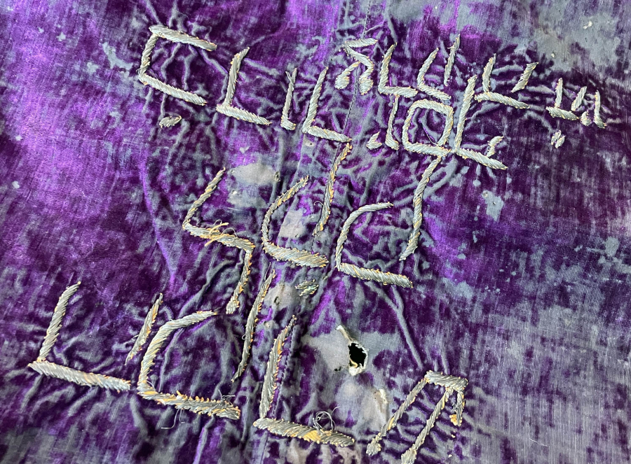 ÜZERİ İBRANİCE YAZILI KADİFE ÜZERİ SIRMA İŞÇİLİKLİ BOHÇA