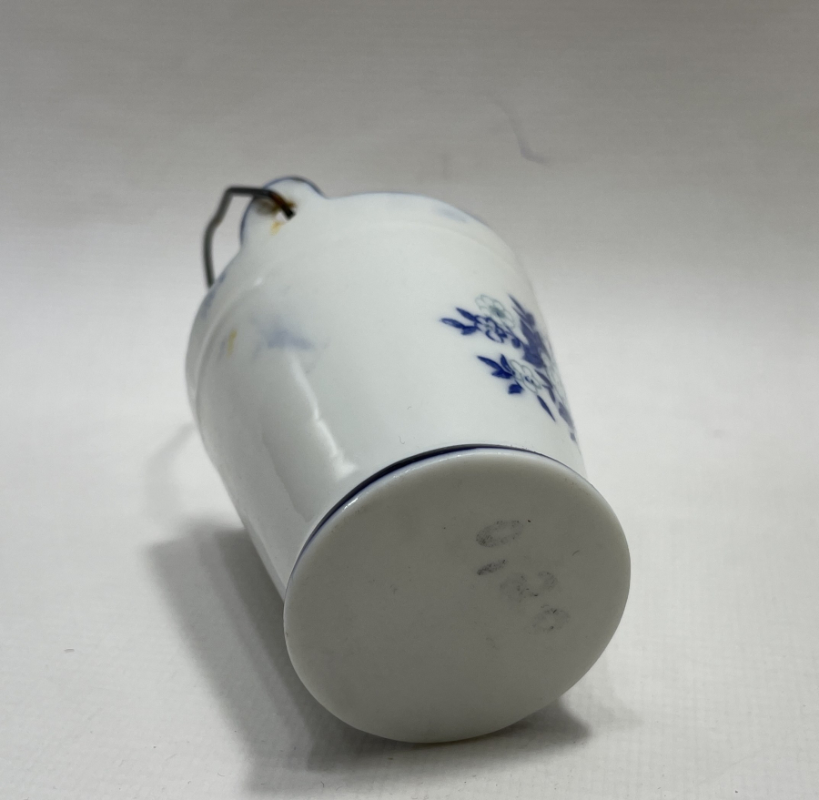 KOVA FORMUNDA ANTİKA PORSELEN OBJE