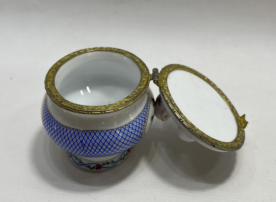 NADİR FORMDA EL BOYAMA PORSELEN ŞEKERLİK