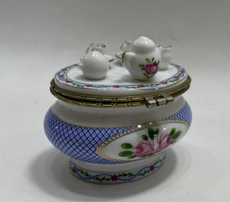 NADİR FORMDA EL BOYAMA PORSELEN ŞEKERLİK