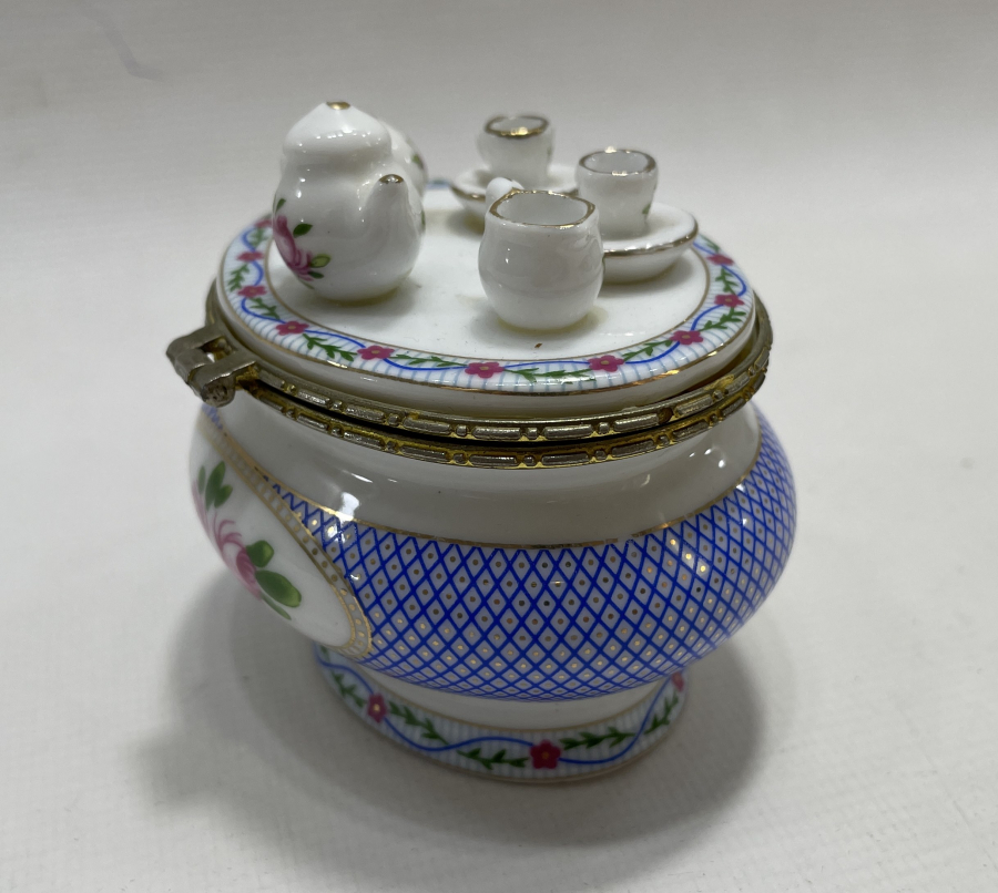 NADİR FORMDA EL BOYAMA PORSELEN ŞEKERLİK