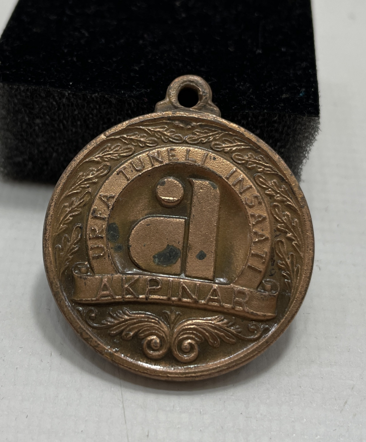 ATATÜRK 'ÜN DOĞUMUNUN 100. YILI VE URFA TÜNEL İNŞAATI AÇILIŞI ANISINA YAPILMIŞ MADALYON