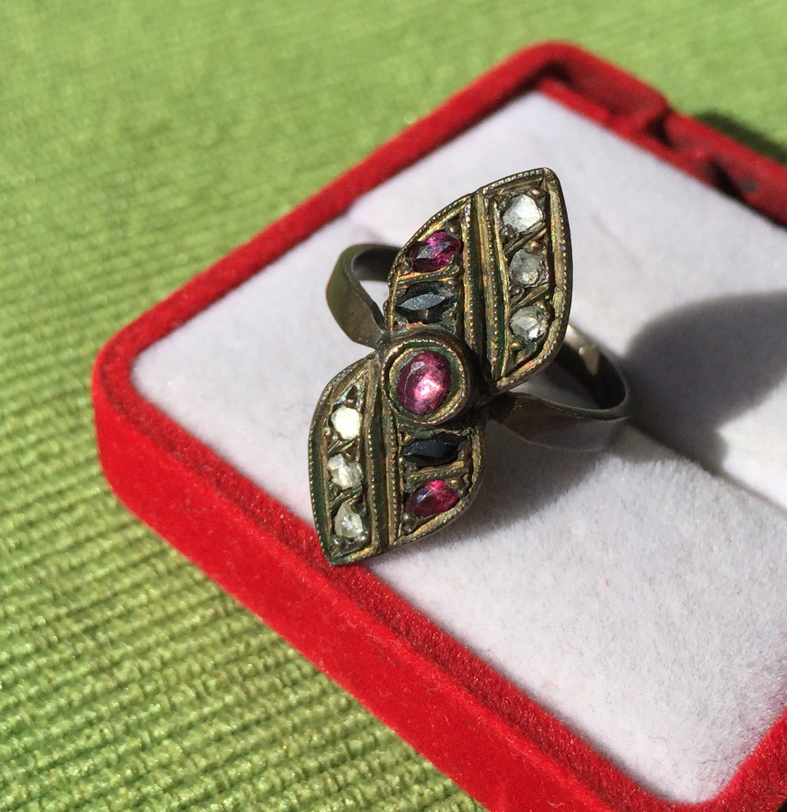 ÖZEL YAPIM YAKUT VE ELMASLARLA SÜSLÜ ANTİKA YÜZÜK